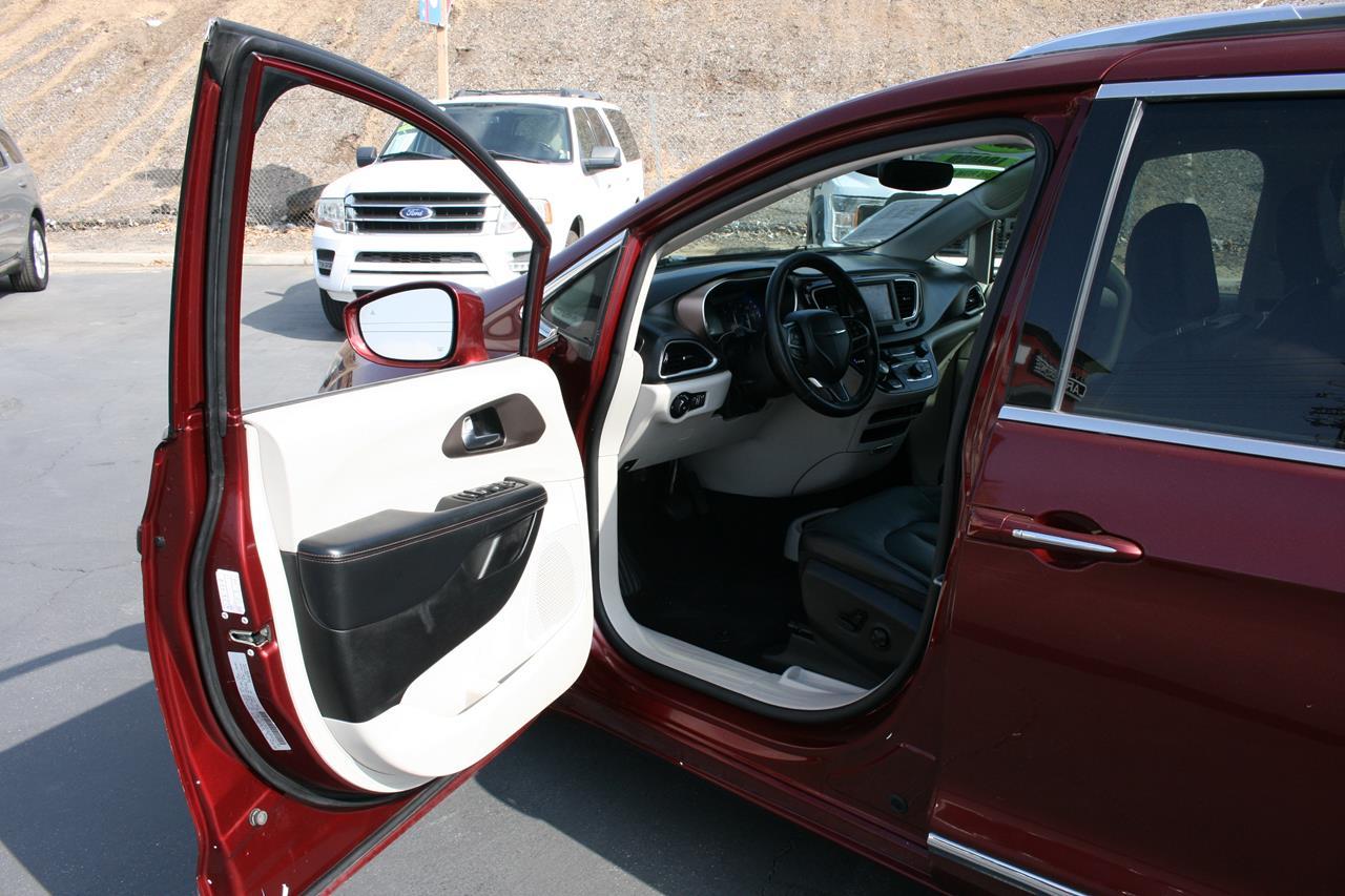 Chrysler Pacifica Touring L FWD 2019
