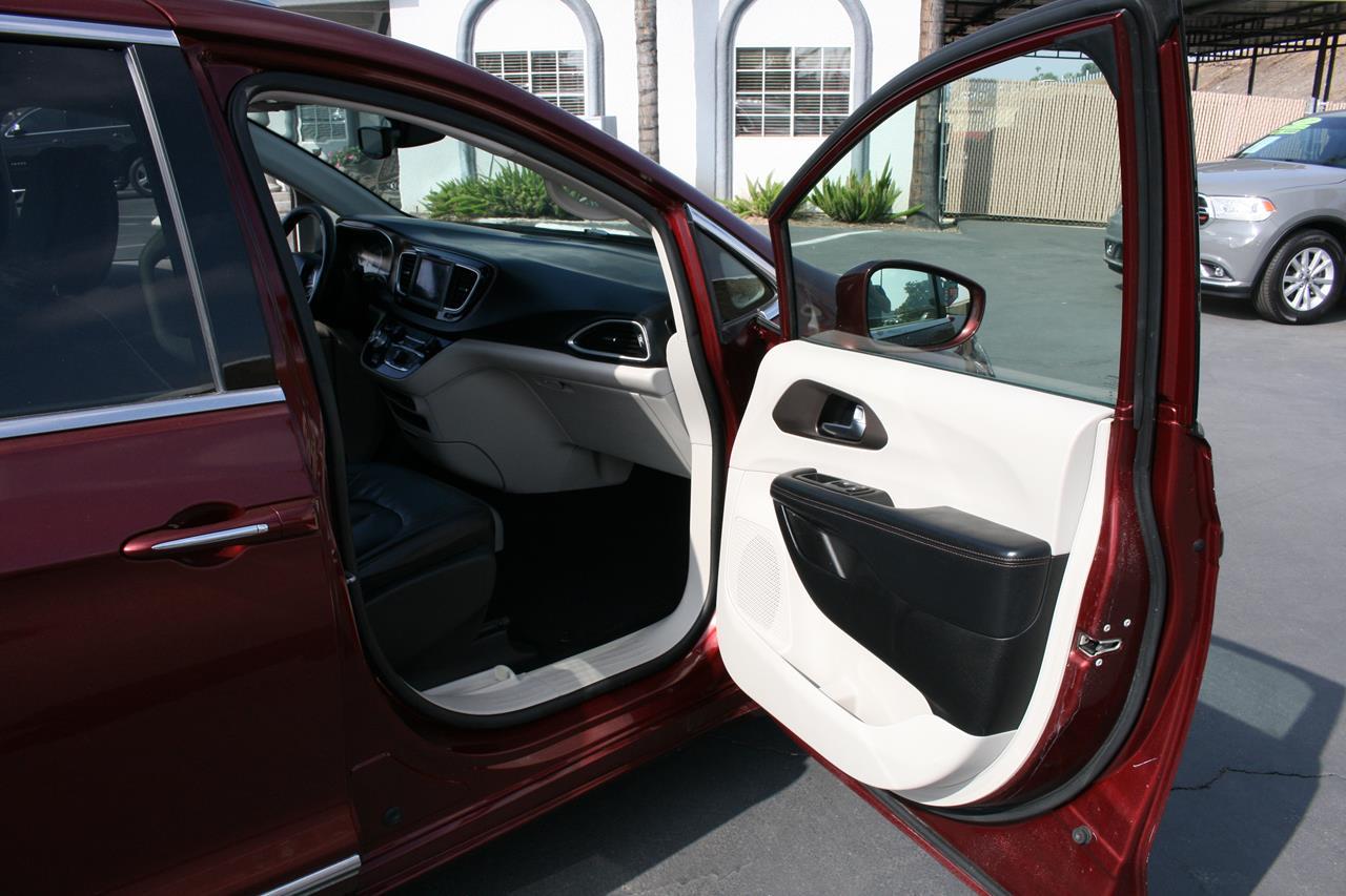 Chrysler Pacifica Touring L FWD 2019