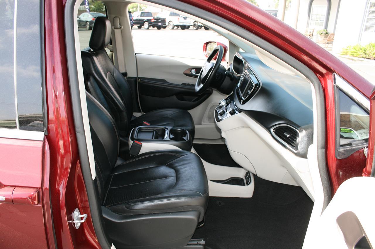 Chrysler Pacifica Touring L FWD 2019