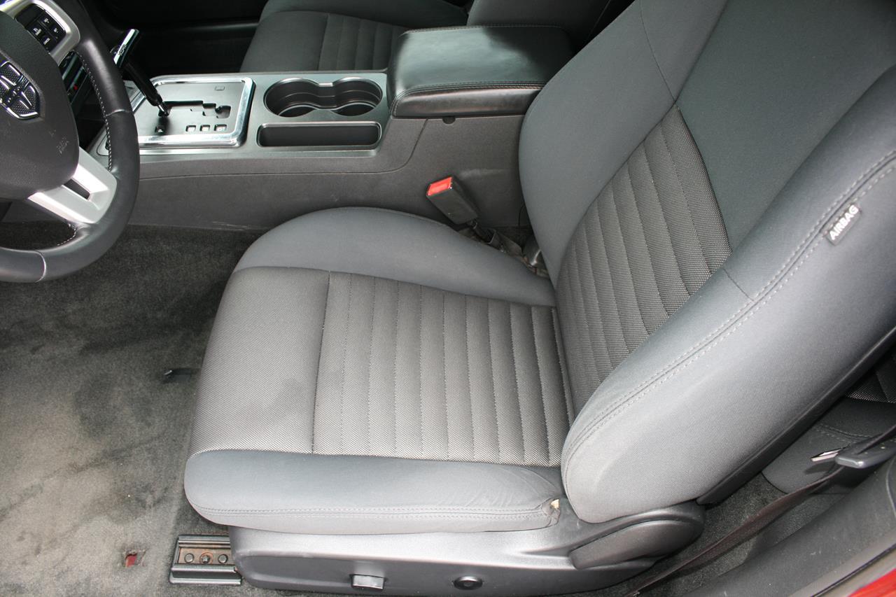 Dodge Challenger 2dr Cpe SXT 2012