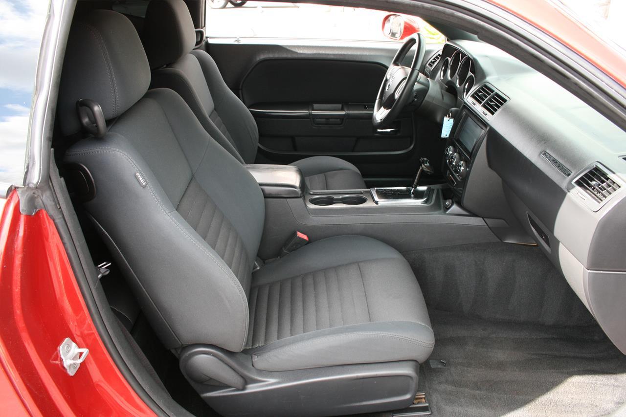 Dodge Challenger 2dr Cpe SXT 2012