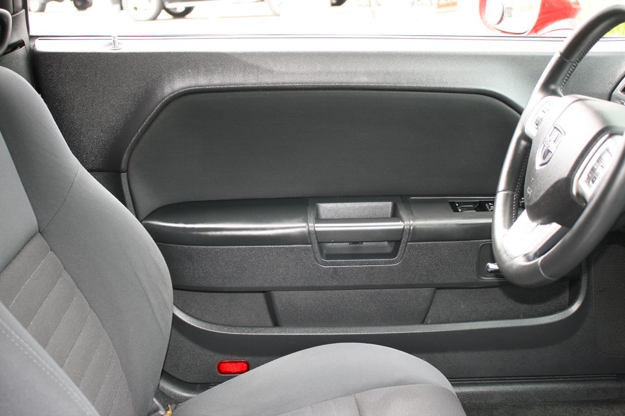 Dodge Challenger 2dr Cpe SXT 2012