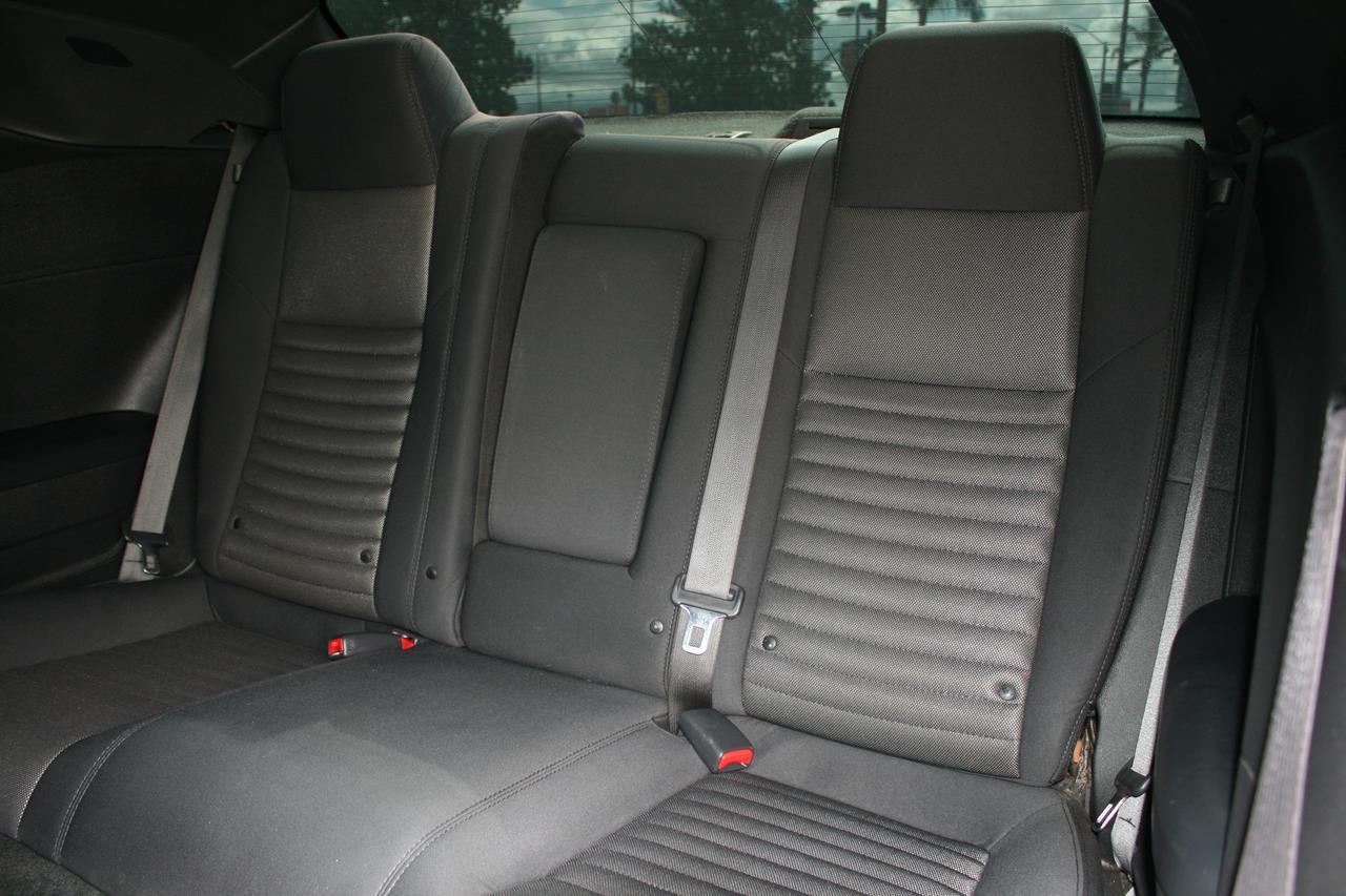 Dodge Challenger 2dr Cpe SXT 2012