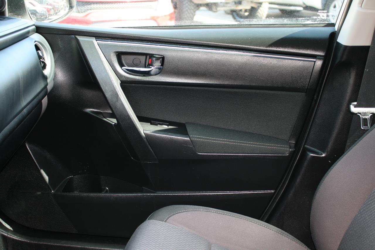 Toyota Corolla LE CVT (Natl) 2018