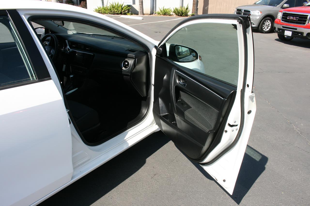 Toyota Corolla LE CVT (Natl) 2018