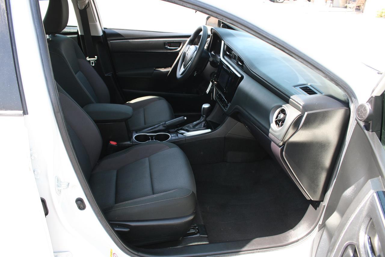 Toyota Corolla LE CVT (Natl) 2018