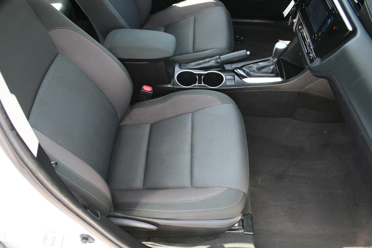 Toyota Corolla LE CVT (Natl) 2018