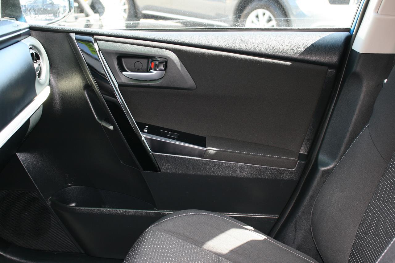 Toyota Corolla iM CVT (Natl) 2017