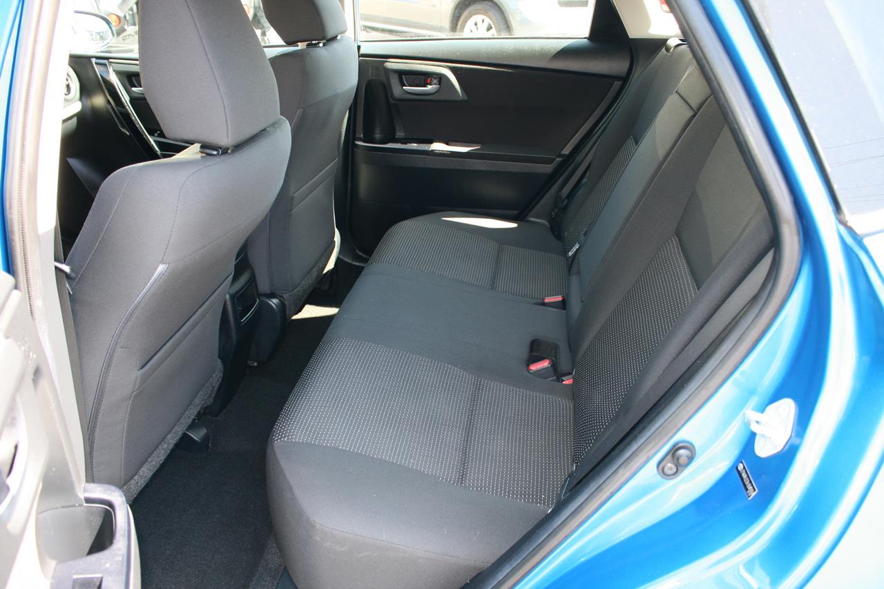 Toyota Corolla iM CVT (Natl) 2017