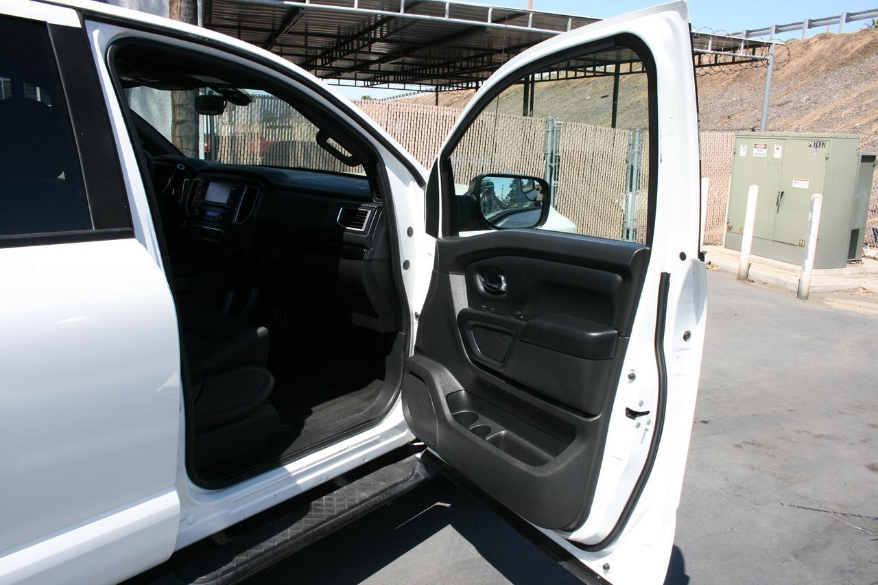 Nissan Titan 4x2 Crew Cab SV 2018