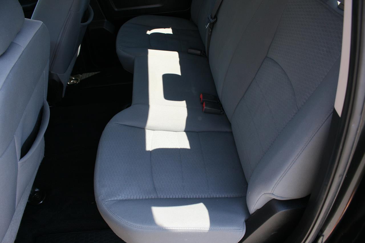 RAM 1500 2WD Crew Cab 140.5" Express 2013