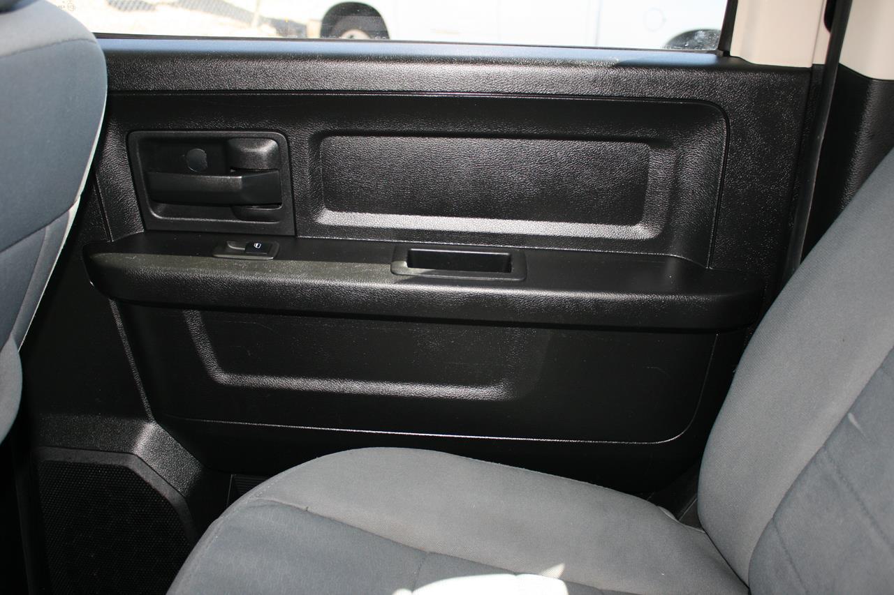 RAM 1500 2WD Crew Cab 140.5" Express 2013