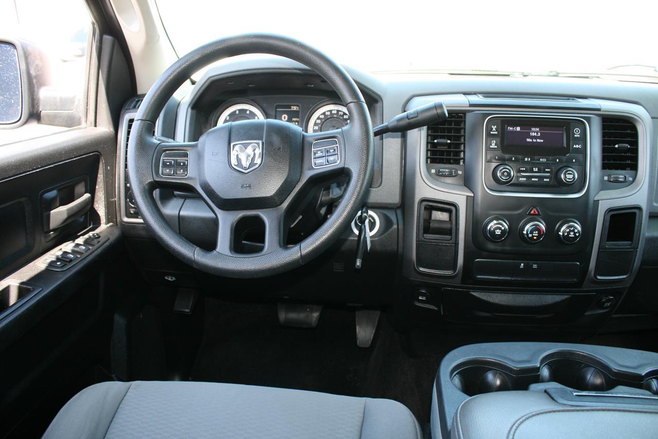 RAM 1500 2WD Crew Cab 140.5" Express 2013