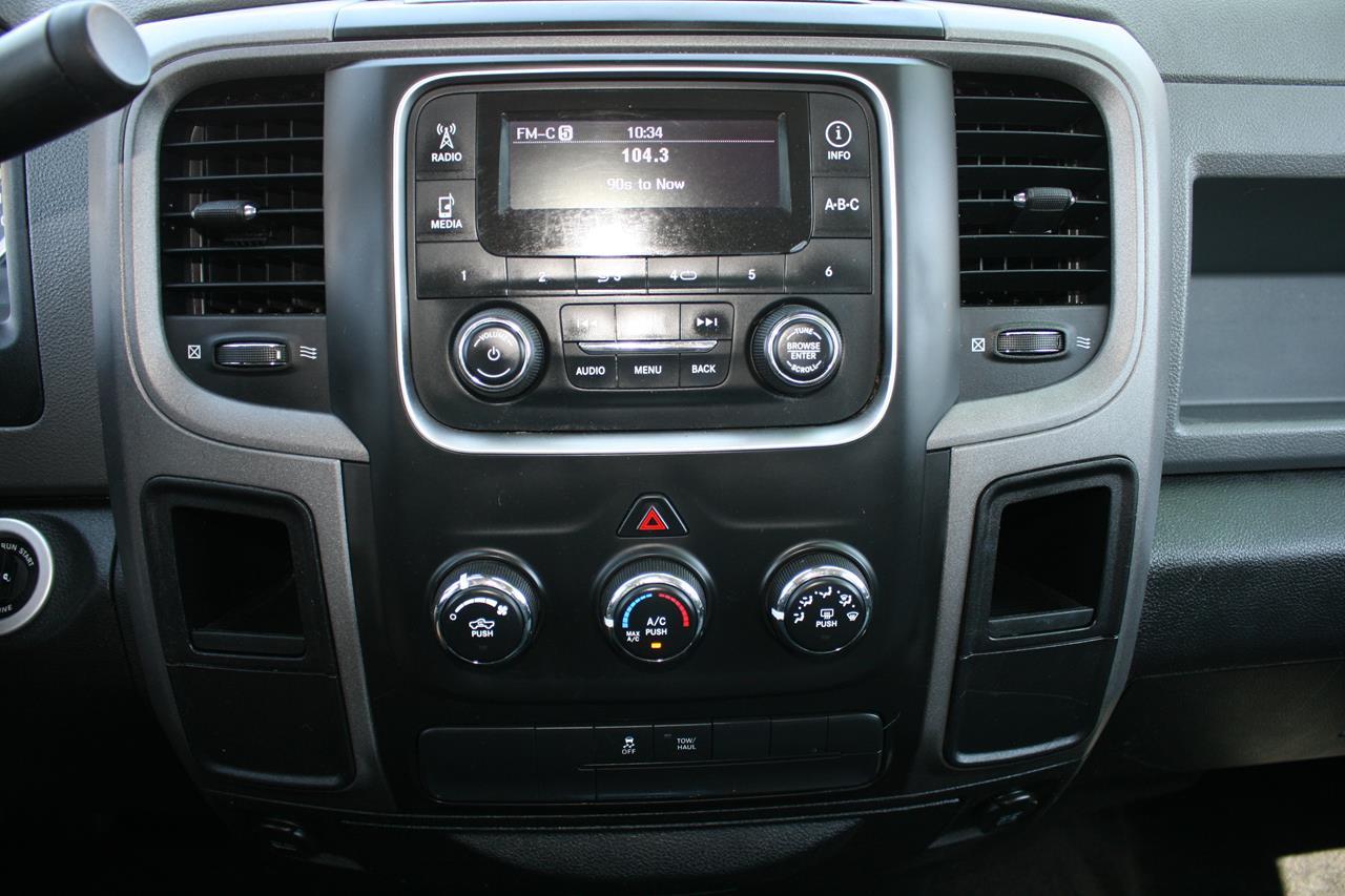 RAM 1500 2WD Crew Cab 140.5" Express 2013