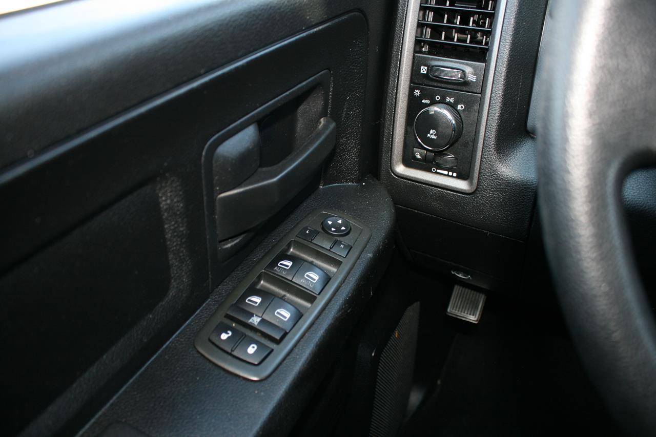 RAM 1500 2WD Crew Cab 140.5" Express 2013
