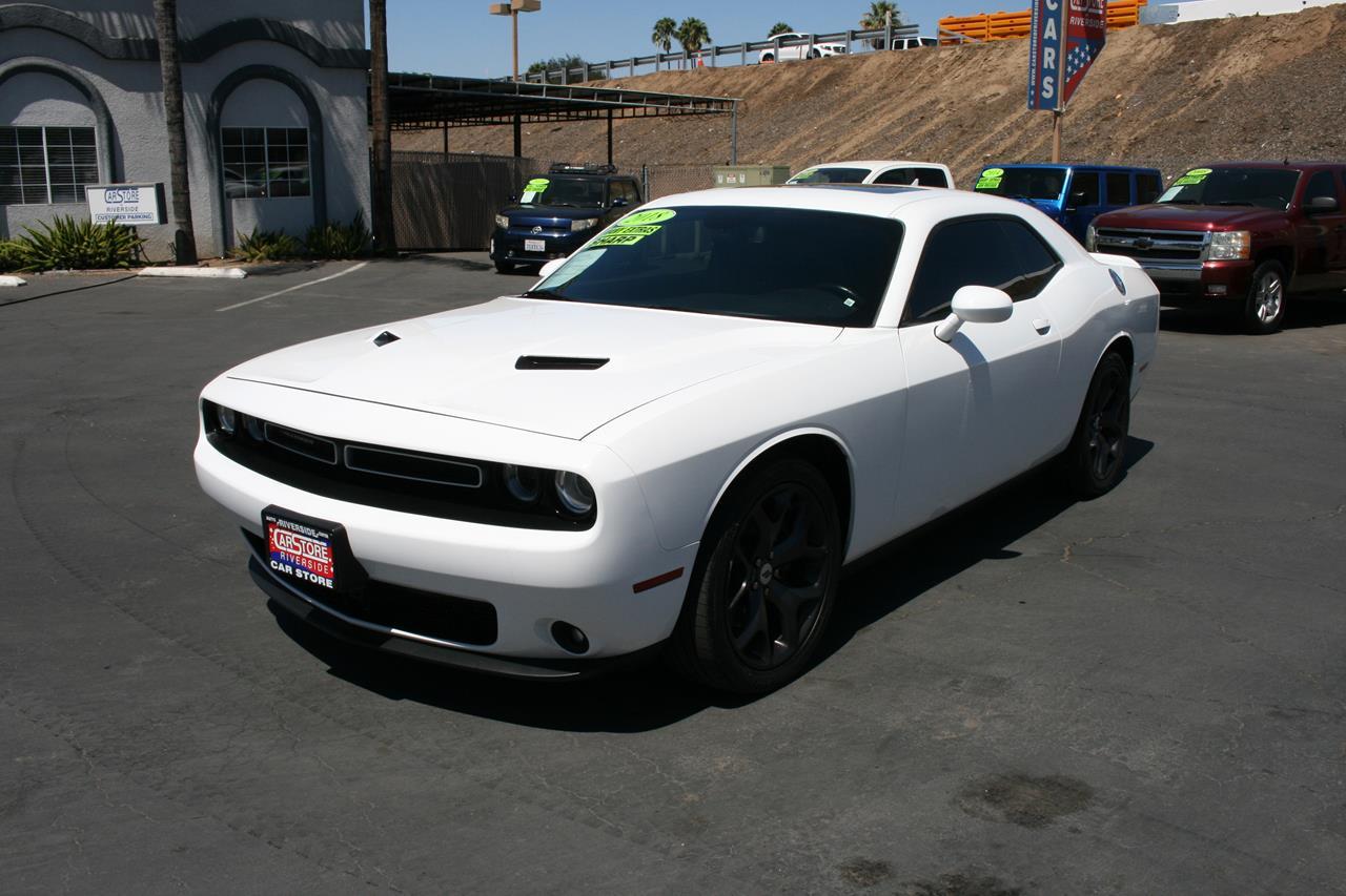 Dodge Challenger SXT Plus RWD 2018