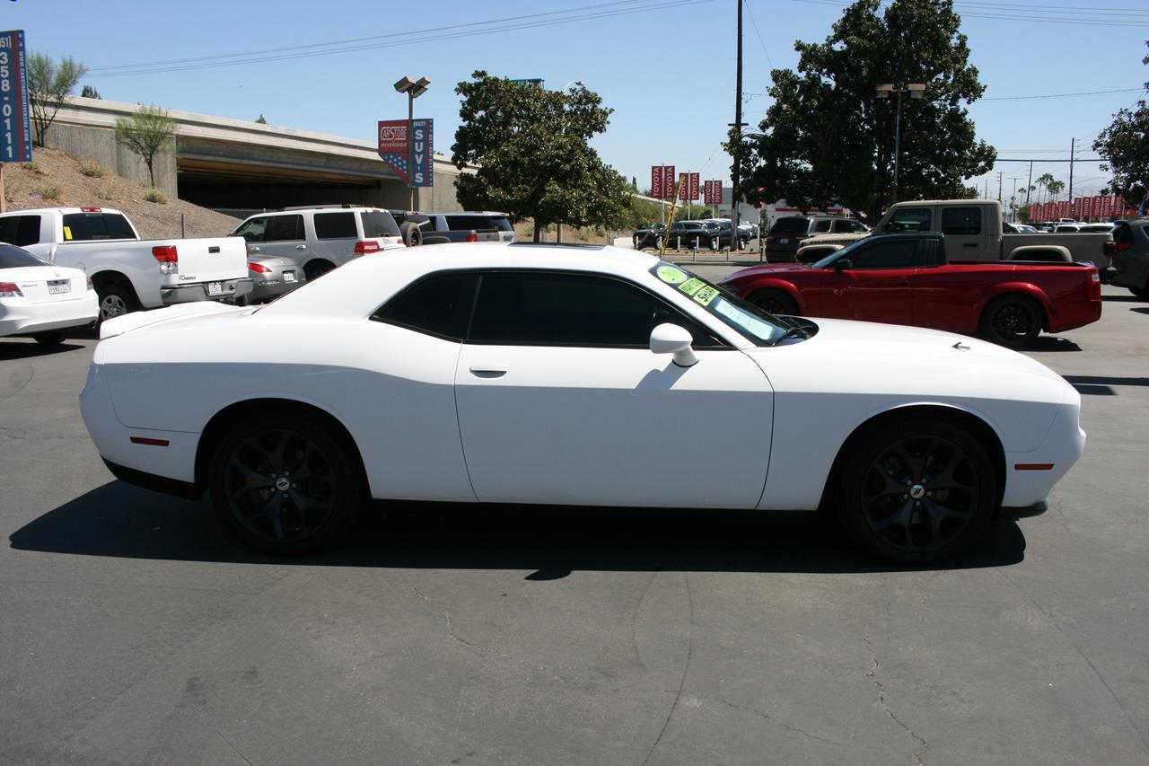 Dodge Challenger SXT Plus RWD 2018