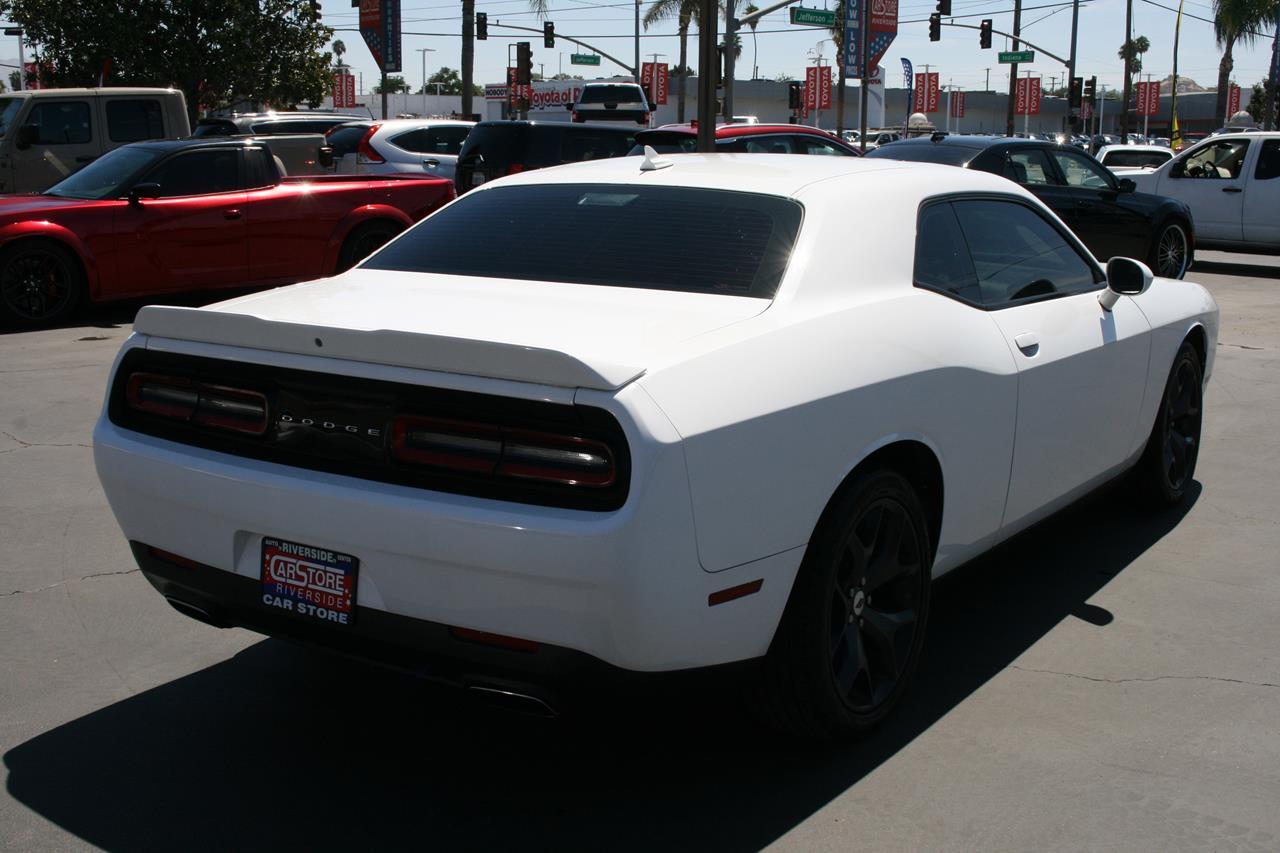 Dodge Challenger SXT Plus RWD 2018