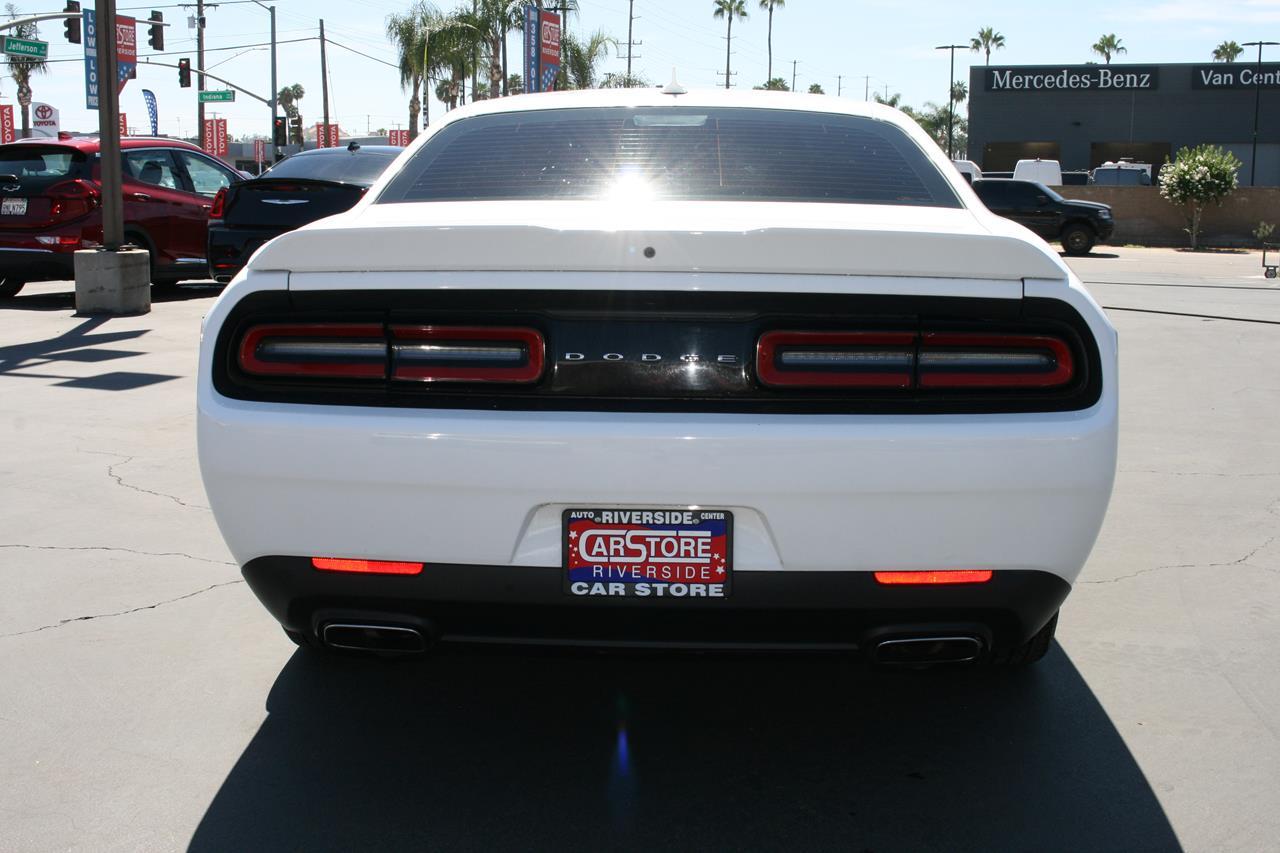 Dodge Challenger SXT Plus RWD 2018