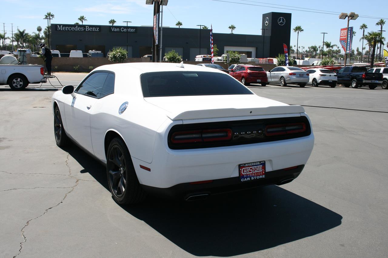Dodge Challenger SXT Plus RWD 2018