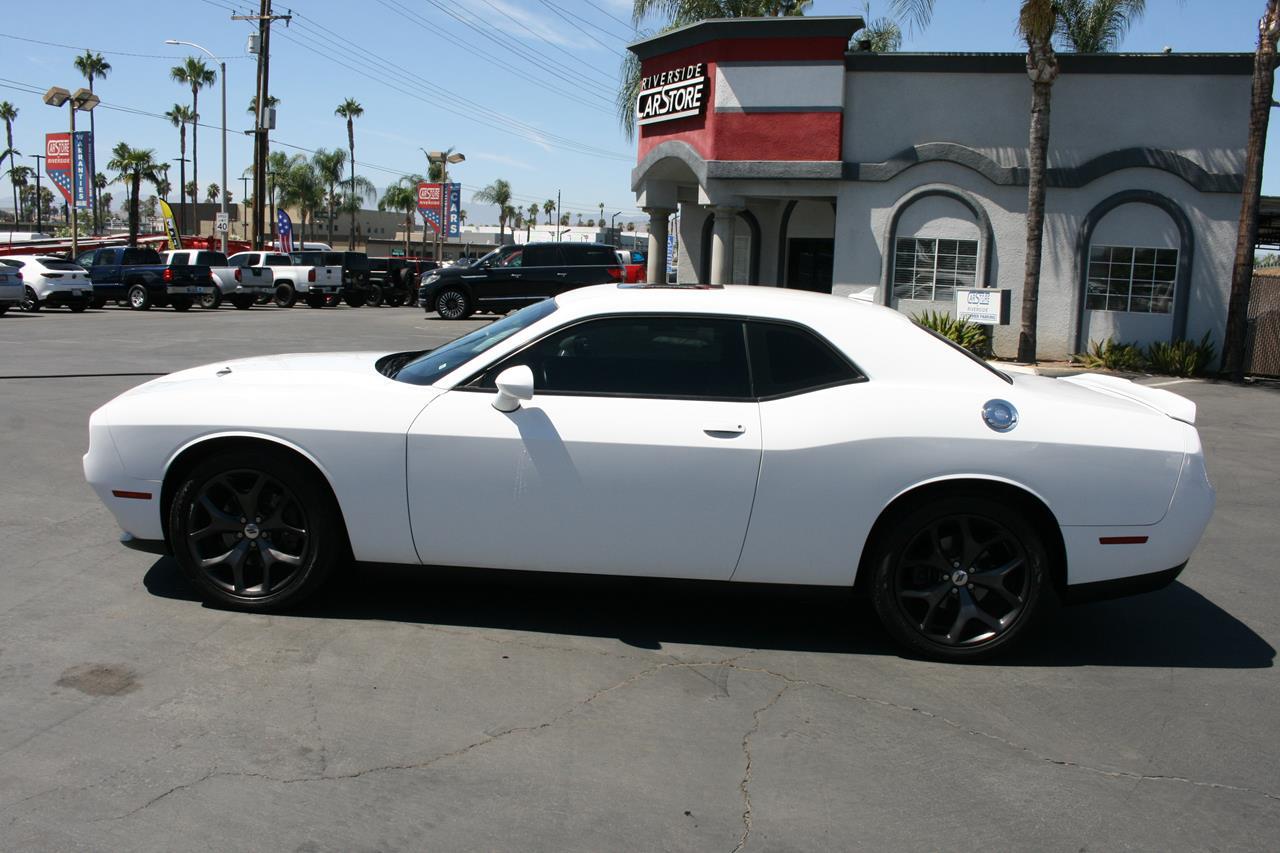 Dodge Challenger SXT Plus RWD 2018