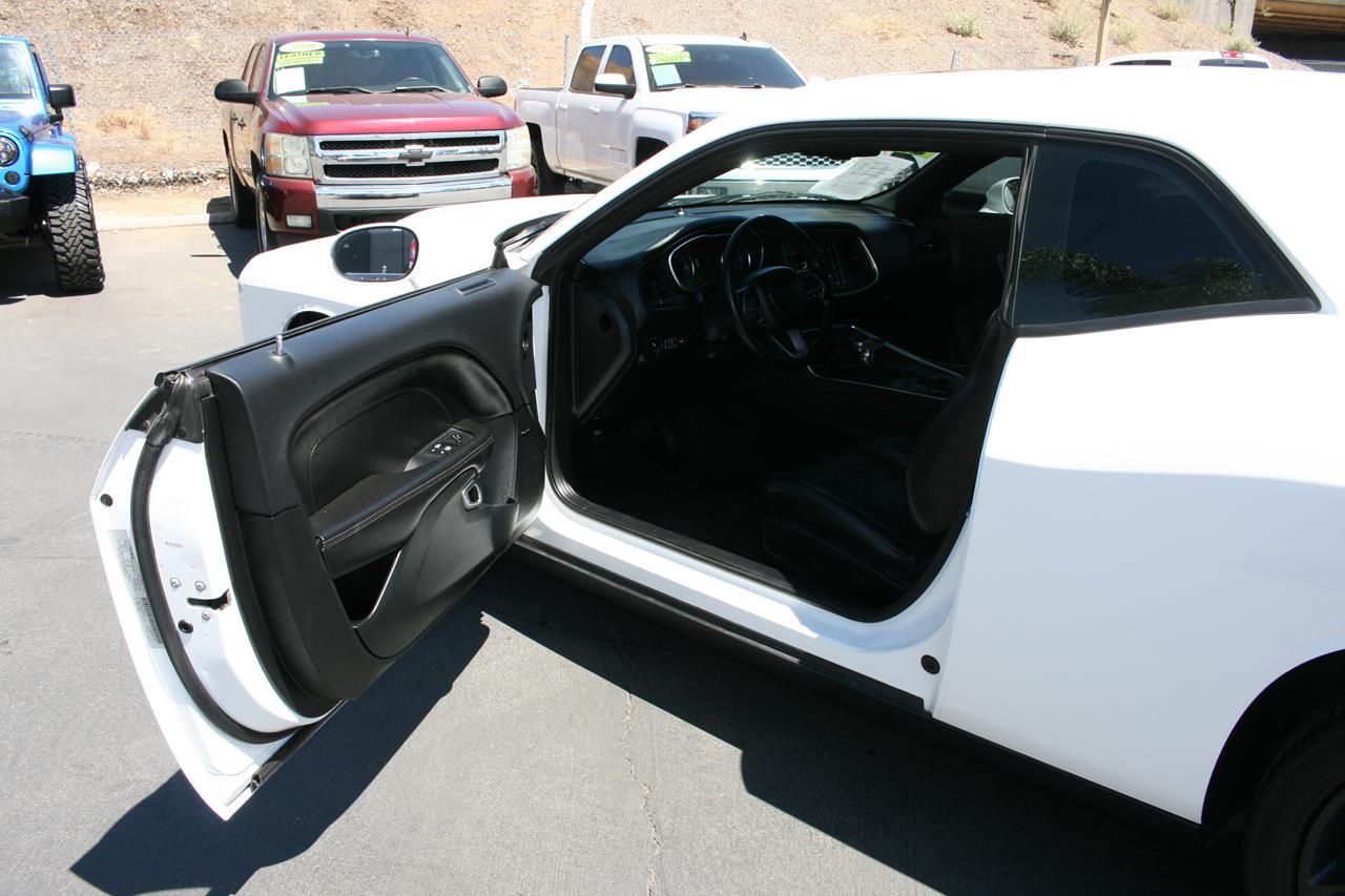 Dodge Challenger SXT Plus RWD 2018