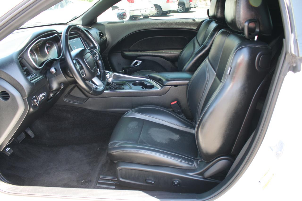 Dodge Challenger SXT Plus RWD 2018
