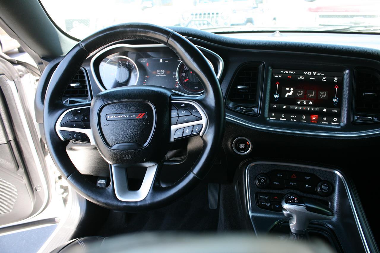 Dodge Challenger SXT Plus RWD 2018