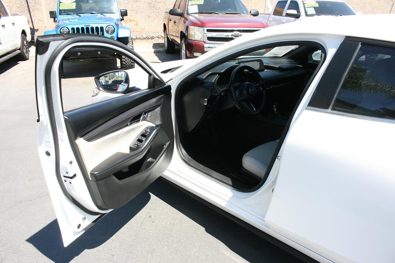 Mazda Mazda3 Hatchback FWD Auto w/Premium Pkg 2019