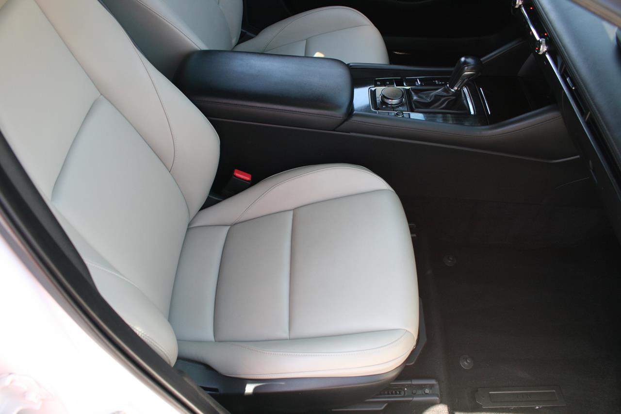 Mazda Mazda3 Hatchback FWD Auto w/Premium Pkg 2019