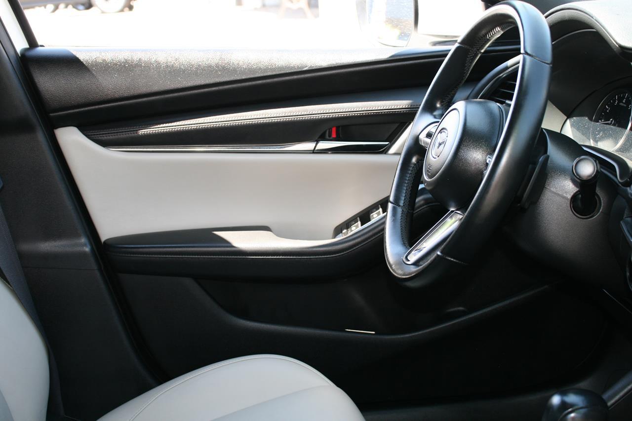 Mazda Mazda3 Hatchback FWD Auto w/Premium Pkg 2019