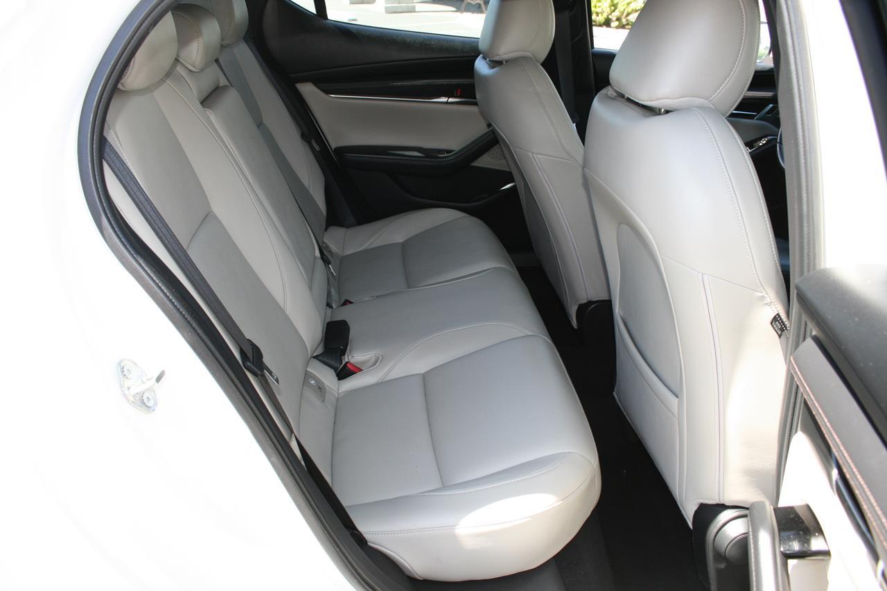 Mazda Mazda3 Hatchback FWD Auto w/Premium Pkg 2019