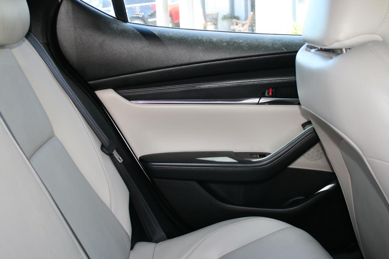 Mazda Mazda3 Hatchback FWD Auto w/Premium Pkg 2019
