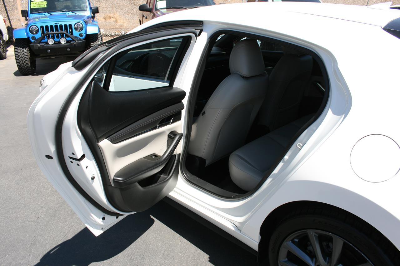 Mazda Mazda3 Hatchback FWD Auto w/Premium Pkg 2019