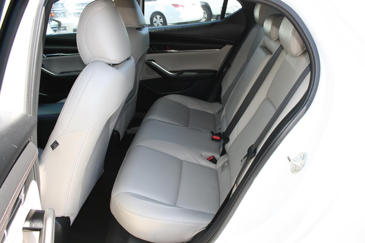 Mazda Mazda3 Hatchback FWD Auto w/Premium Pkg 2019