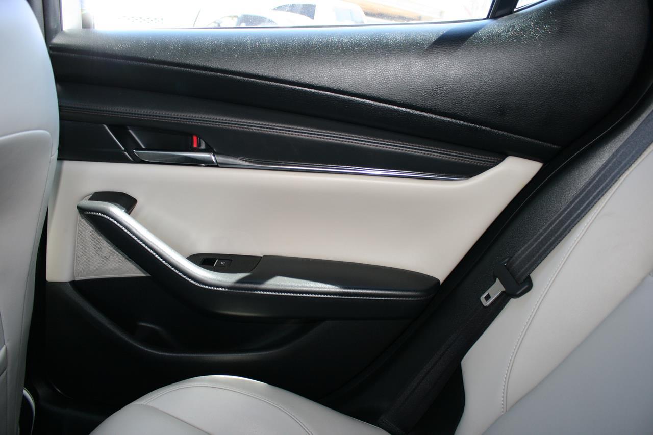 Mazda Mazda3 Hatchback FWD Auto w/Premium Pkg 2019