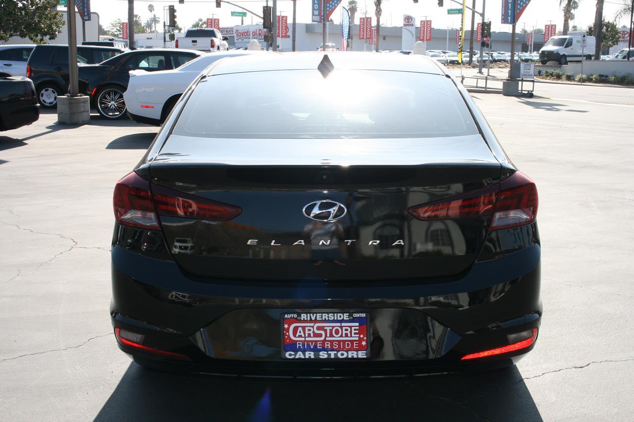 Hyundai Elantra SEL IVT 2020