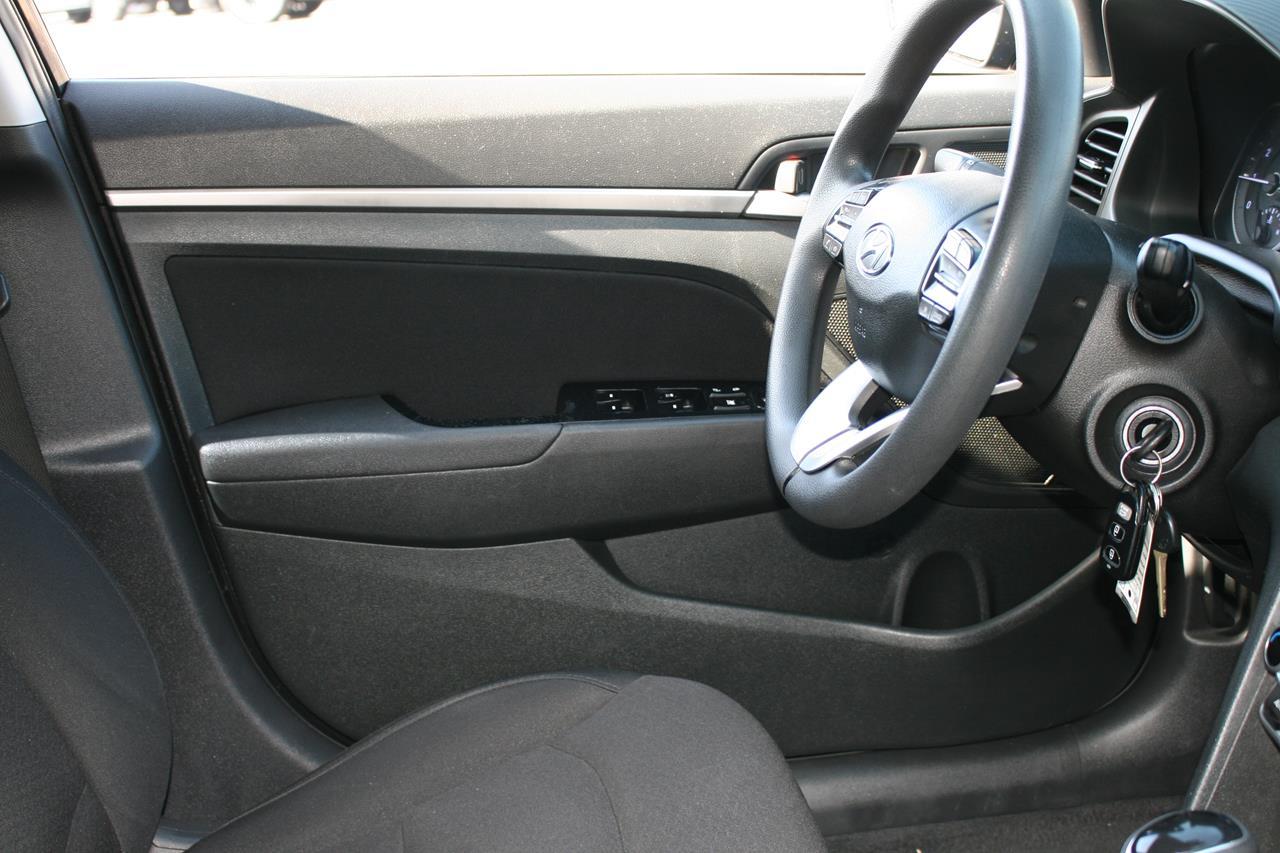 Hyundai Elantra SEL IVT 2020