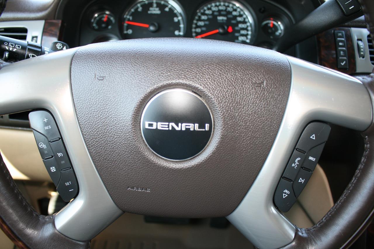 GMC Yukon 2WD 4dr 1500 Denali 2013