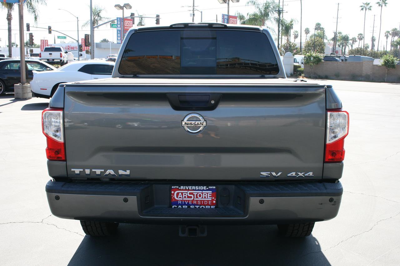 Nissan Titan 4x4 Crew Cab SV 2018