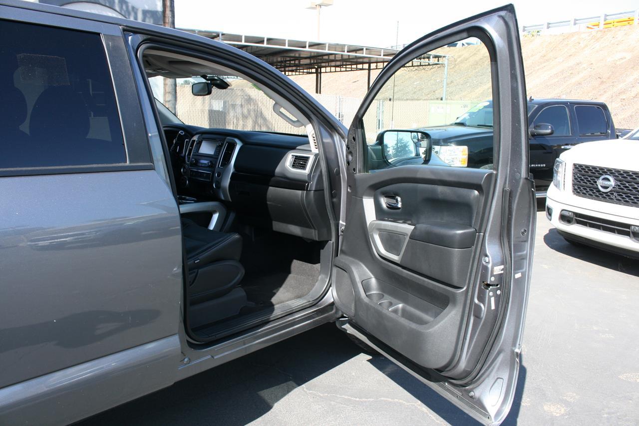 Nissan Titan 4x4 Crew Cab SV 2018