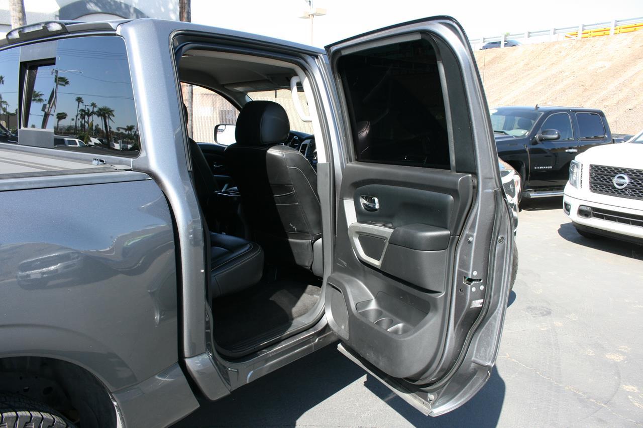 Nissan Titan 4x4 Crew Cab SV 2018