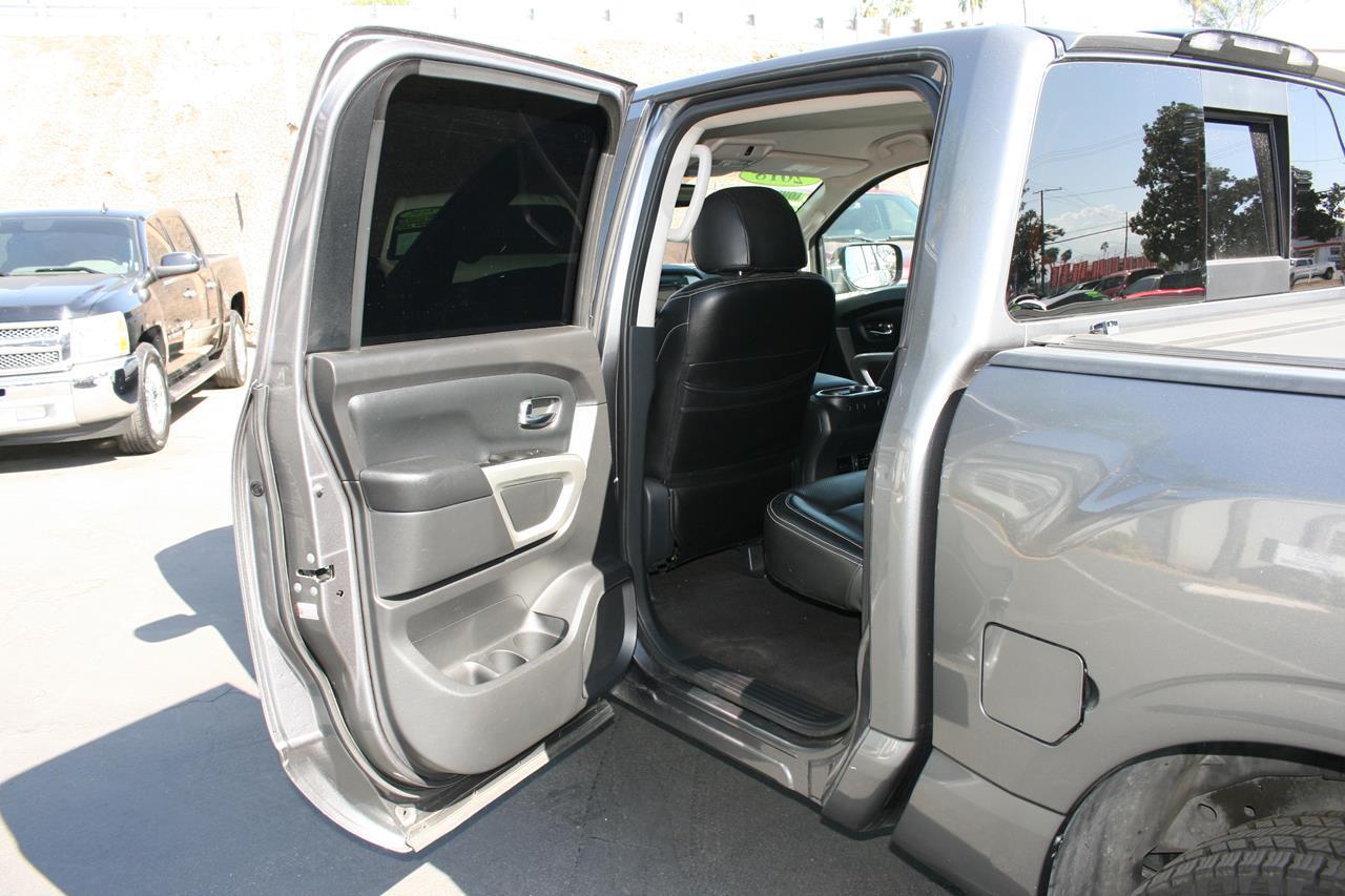Nissan Titan 4x4 Crew Cab SV 2018