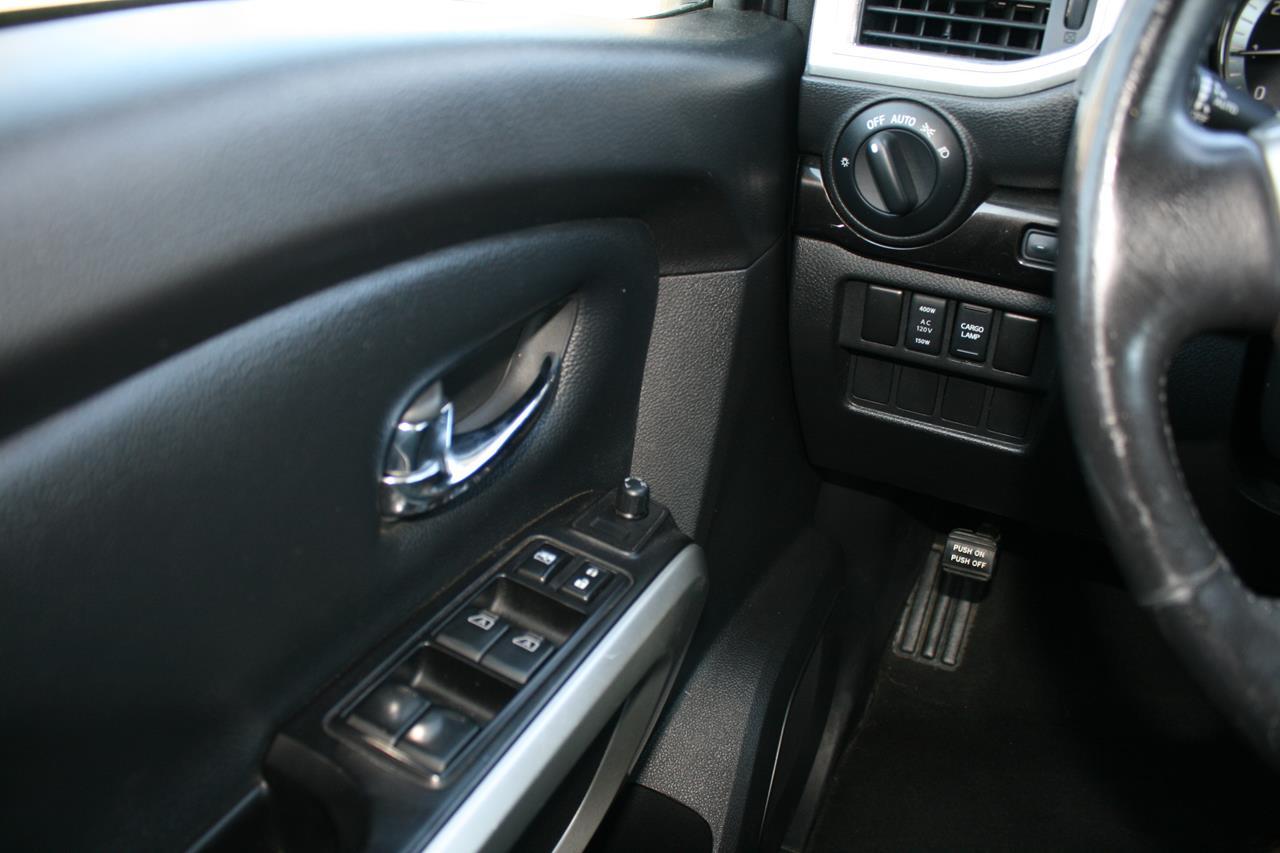 Nissan Titan 4x4 Crew Cab SV 2018