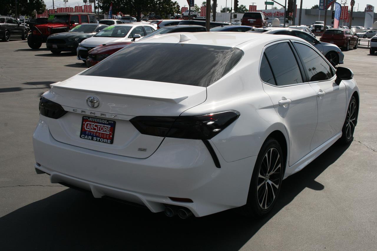 Toyota Camry SE Auto (Natl) 2020