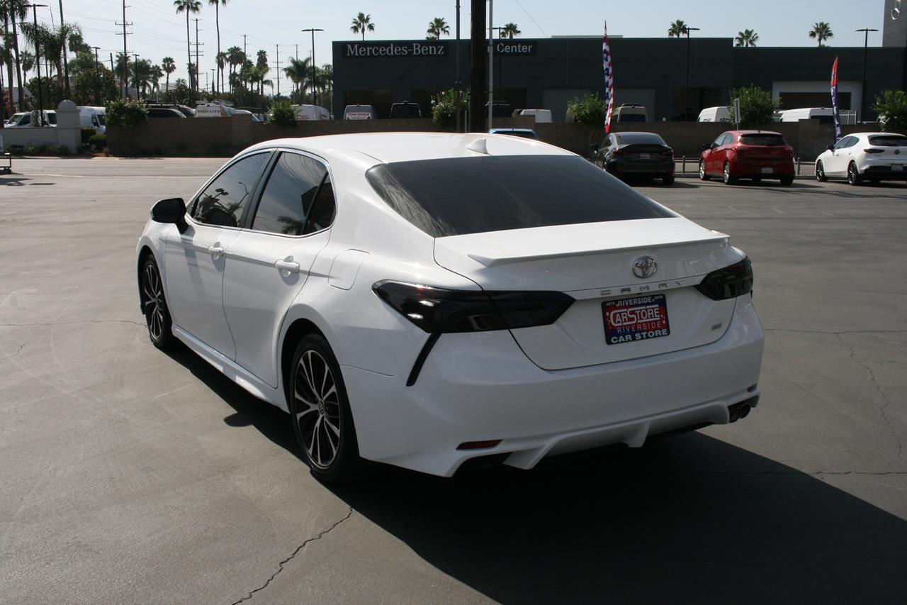 Toyota Camry SE Auto (Natl) 2020