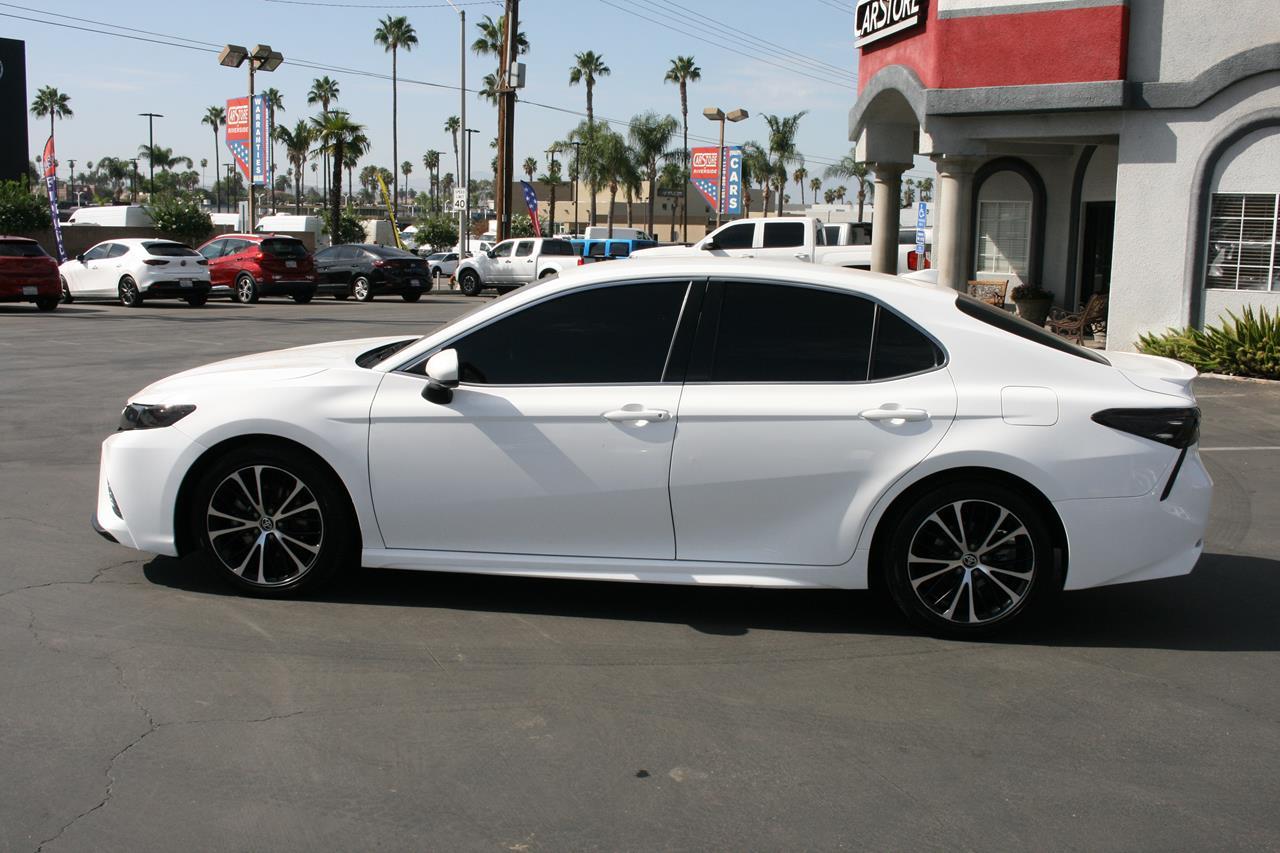 Toyota Camry SE Auto (Natl) 2020