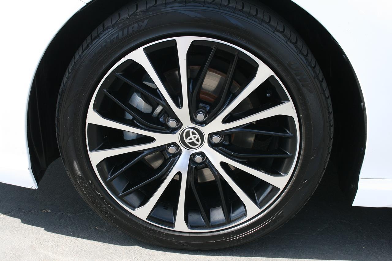 Toyota Camry SE Auto (Natl) 2020