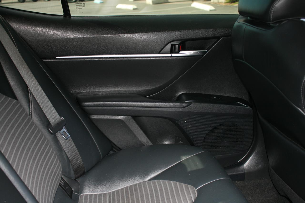 Toyota Camry SE Auto (Natl) 2020