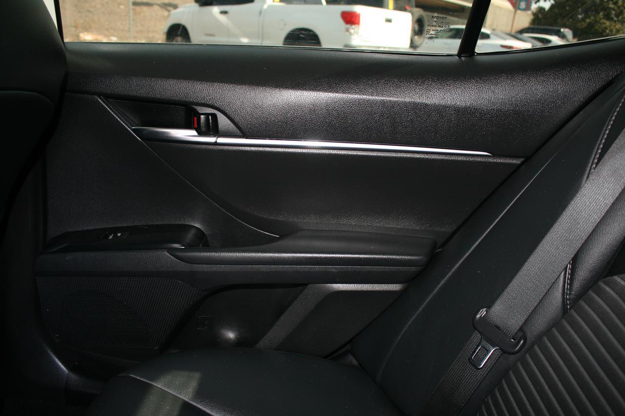Toyota Camry SE Auto (Natl) 2020